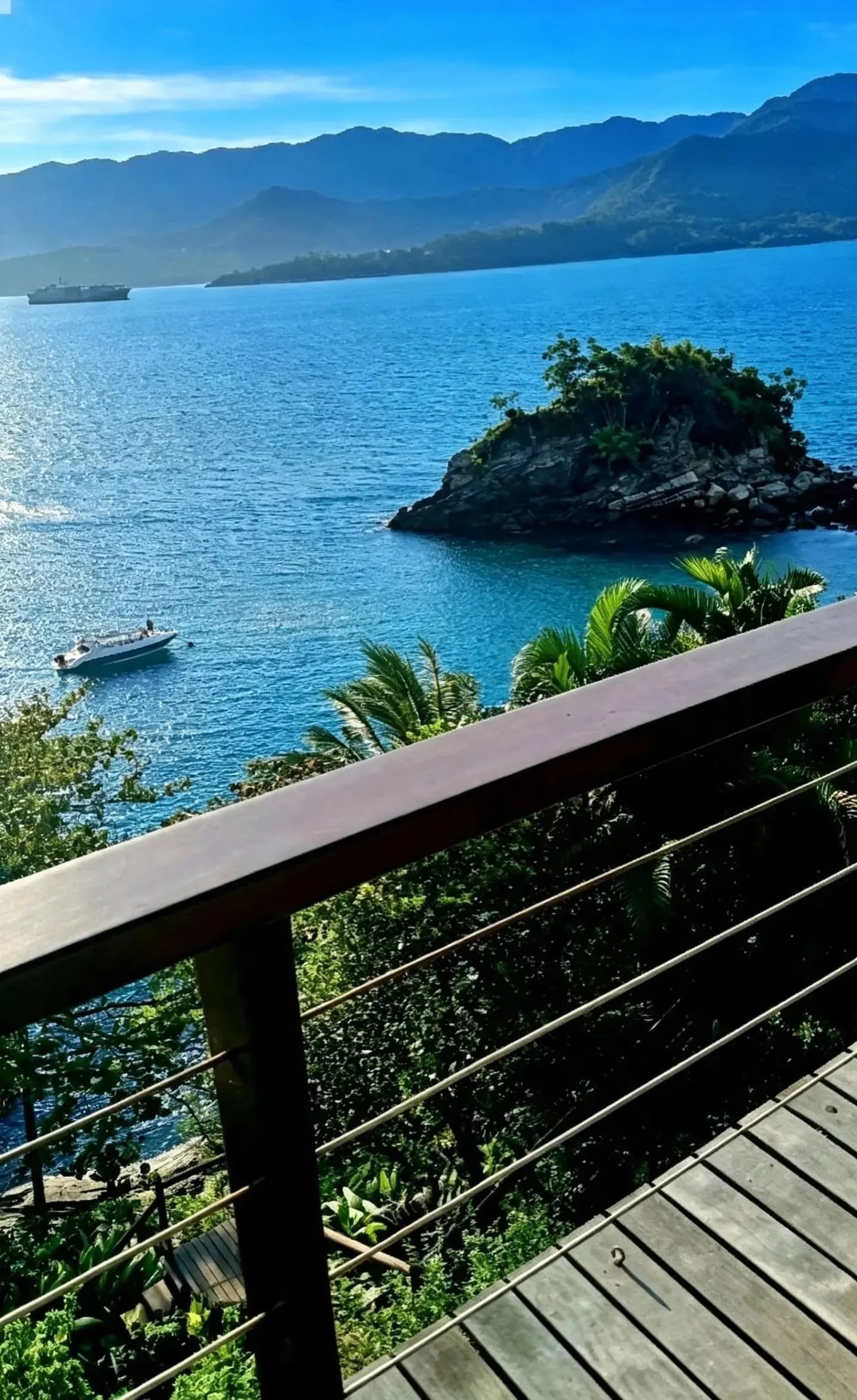 Casa de Alto Padrão com Pier Privativo e Vista Panorâmica para o Mar — Feiticeira, Ilhabela
